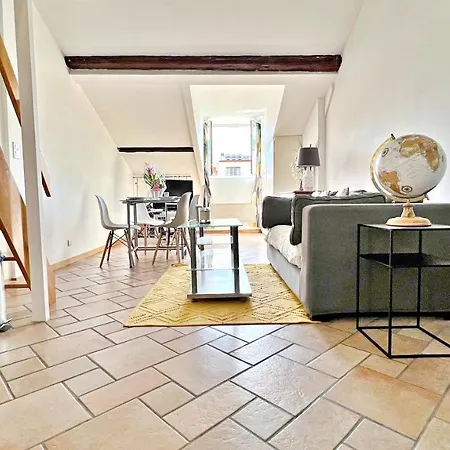 Gold Town Apartment Nice